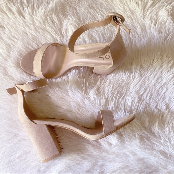 Yoki Shoes - Beige Square Heels HP🎉